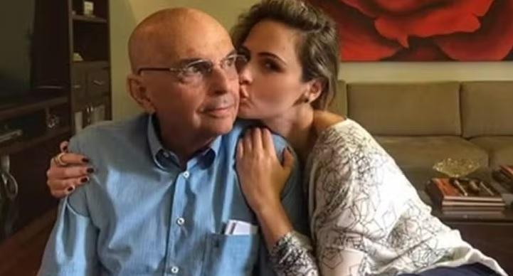 Favorita ao prêmio, Ana Paula Renault tem pai hospitalizado aos 96 anos